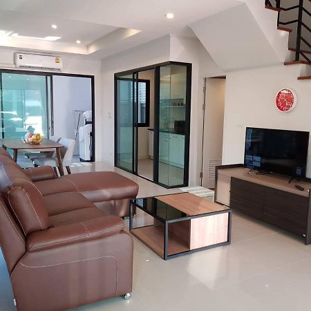 Townhouse 5 Mins From Central Airport Plaza Changmai เชียงใหม่ ภายนอก รูปภาพ