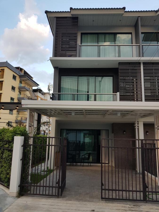 Townhouse 5 Mins From Central Airport Plaza Changmai เชียงใหม่ ภายนอก รูปภาพ