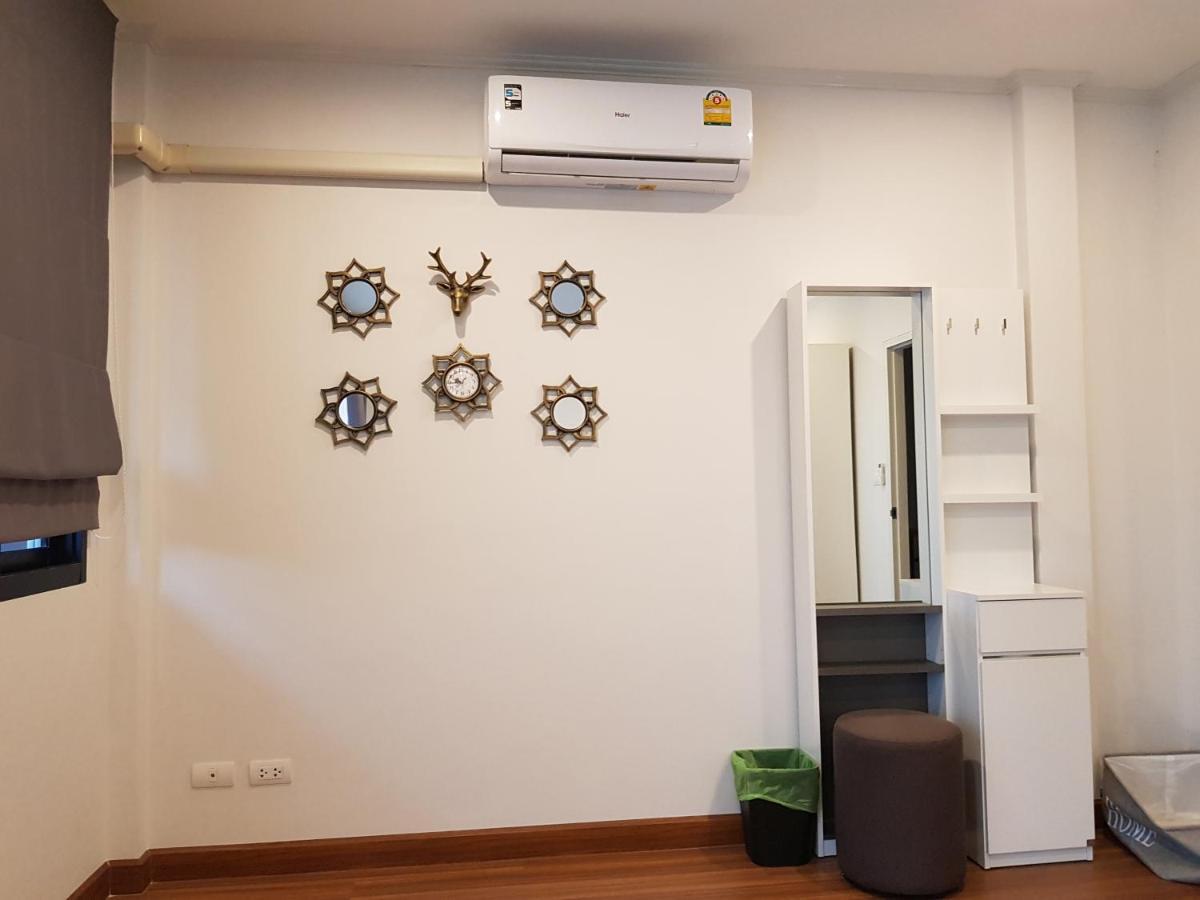 Townhouse 5 Mins From Central Airport Plaza Changmai เชียงใหม่ ภายนอก รูปภาพ